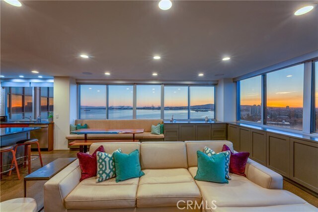 Foto del edificio - 2999 E Ocean Blvd