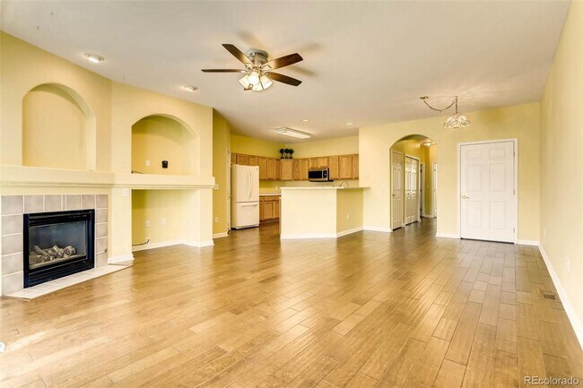 Foto del edificio - Charming 2 bedroom/ 2-bathroom unit in Castleview Condominium complex- Great location - 1 car gar...