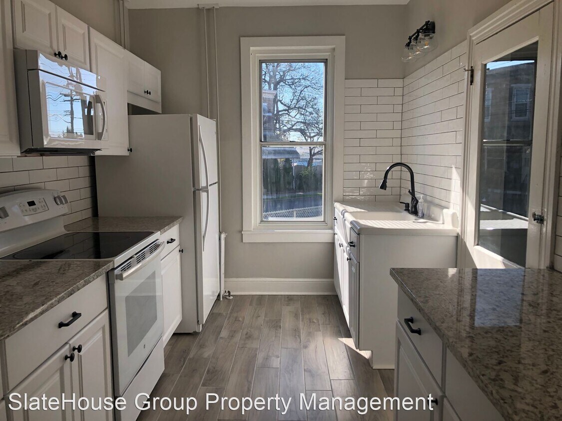 Primary Photo - 3 br, 1 bath House - 956 Queen St