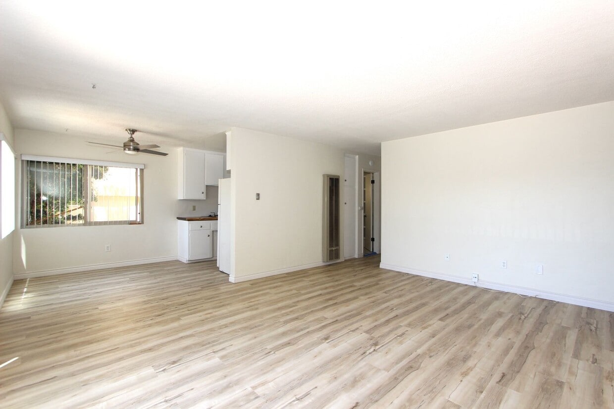 Primary Photo - Large 1 bedroom 1 bathroom apartment in No...