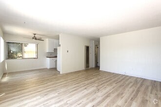 Building Photo - 5254 La Jolla Mesa Dr