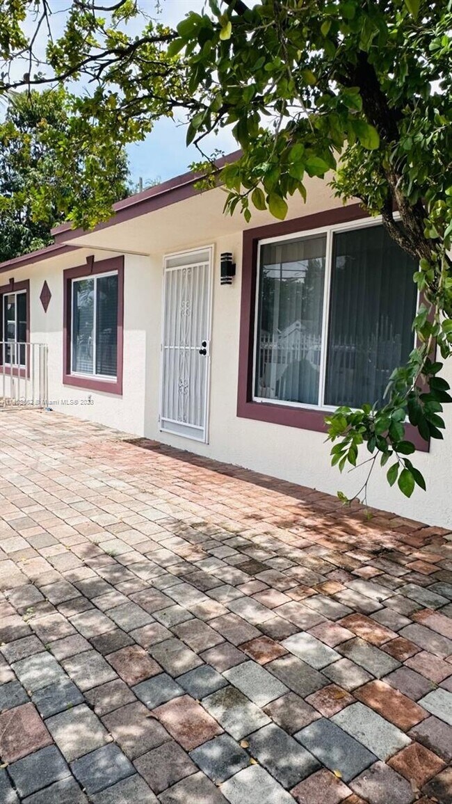 Building Photo - 1095 NW 38th St
