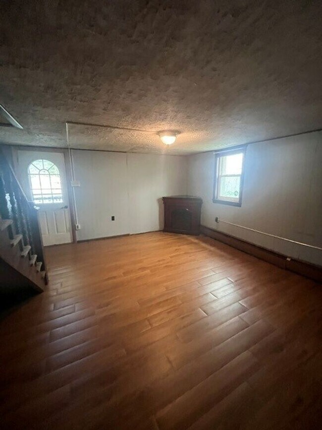 Building Photo - 444 E Bertsch St