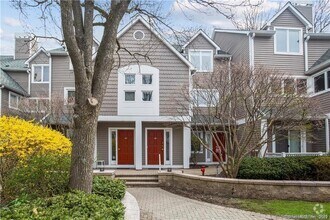 Building Photo - 453 E Putnam Ave