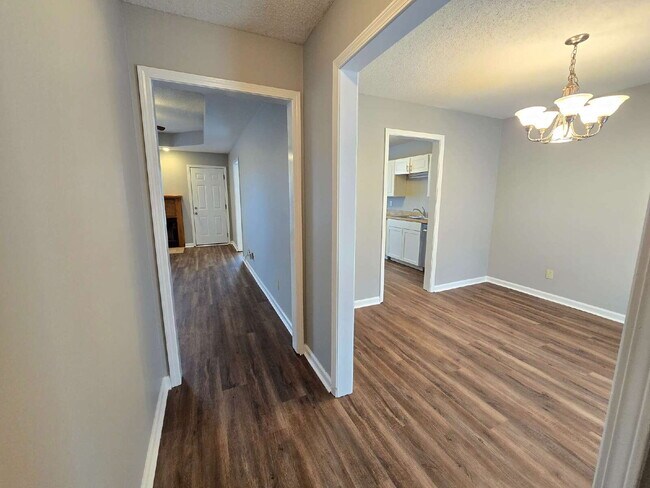 Foto del edificio - 1729 Crestview Dr