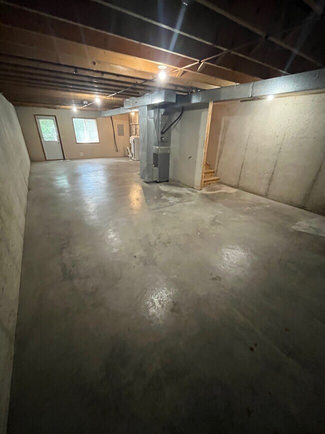 Building Photo - 1042 Zephyr Hill Ave
