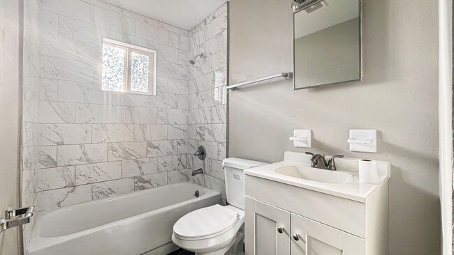 Building Photo - 121 W 32nd St Apartments