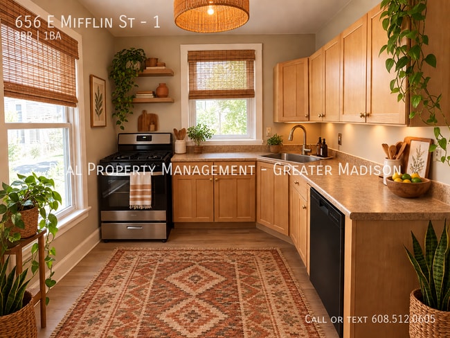 Building Photo - 656 E Mifflin St