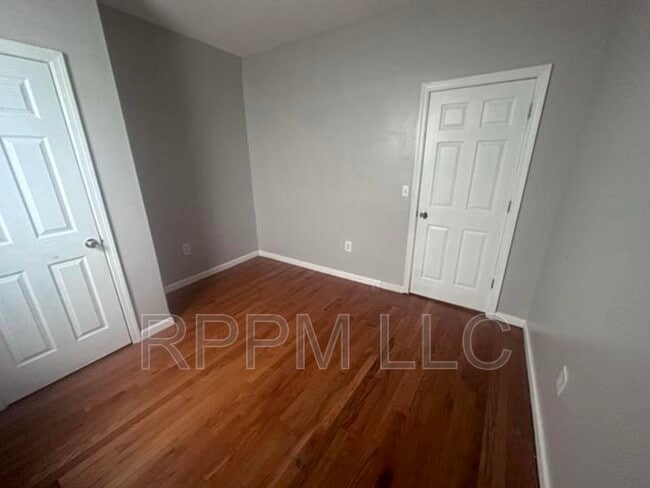 Building Photo - 363 S 19th St