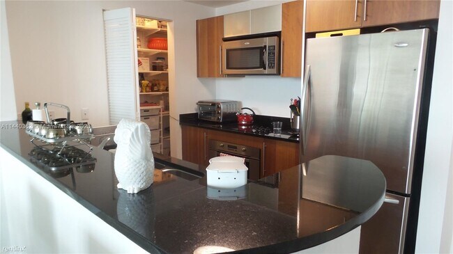 Foto del edificio - 2 br, 2 bath Condo - 300 S Biscayne Blvd A...