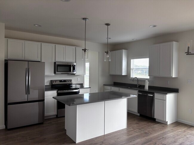 Building Photo - 112 Day Lily Ln