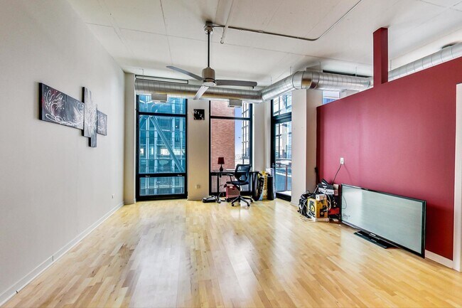 Building Photo - 740 W Fulton St