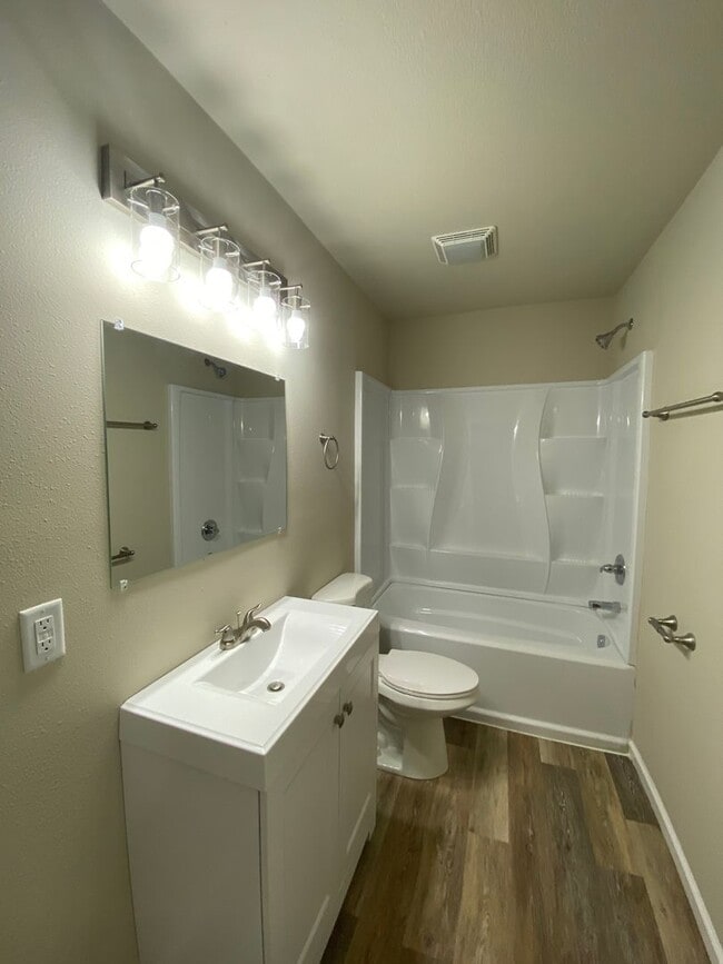 Building Photo - Newly remodeled 3 bedroom 1 bath 2 Stall D...