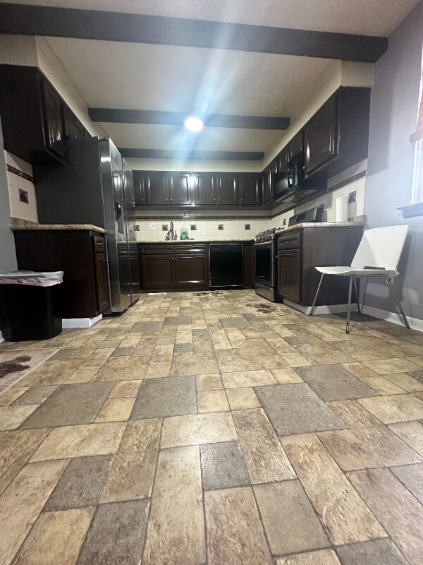 Foto del edificio - 8034 Chelwynde Ave