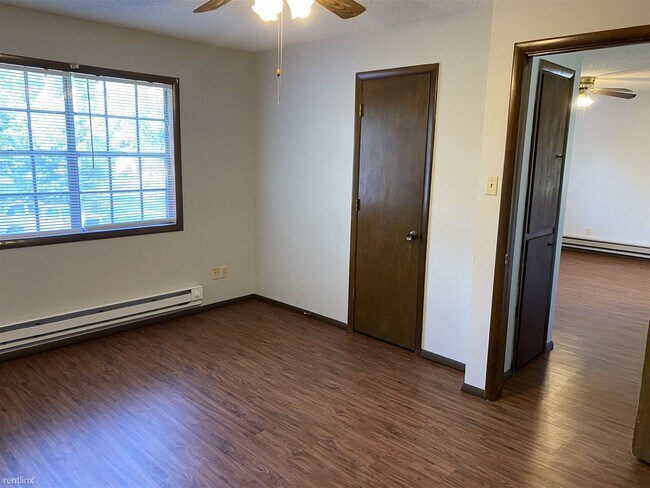 Building Photo - 1 br, 1 bath 4plex - 2200 South M Street D