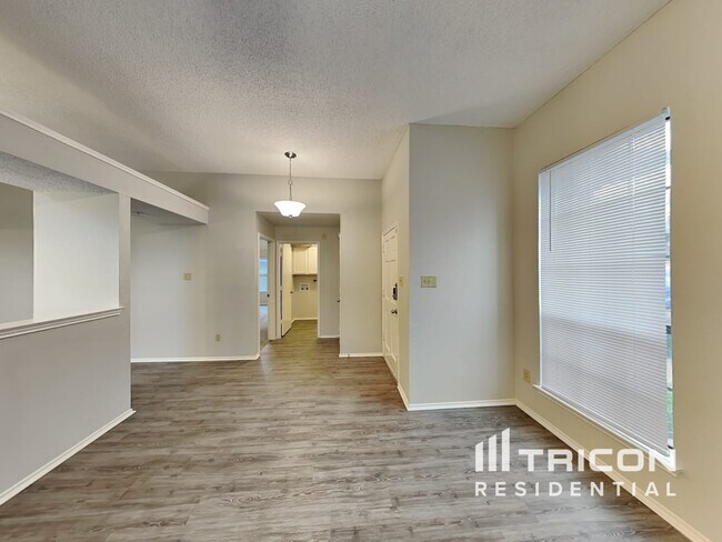 Building Photo - 6747 Mountain Cedar Lane Dallas TX