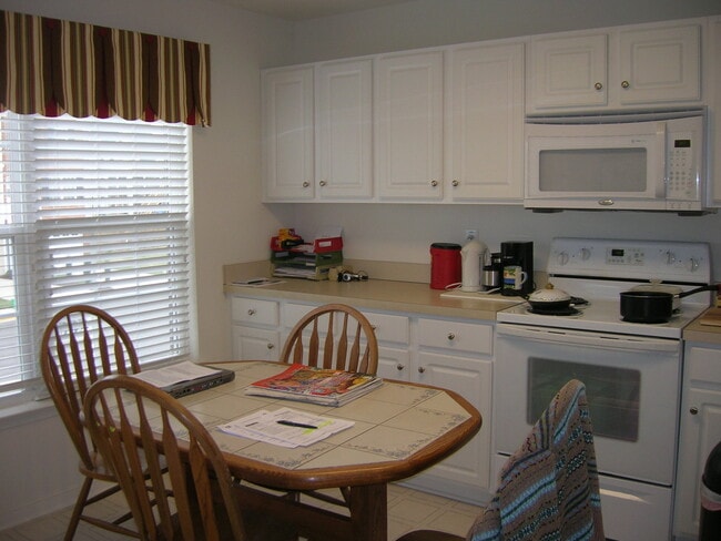 Building Photo - --APPLICATION PENDING CURRENTLY UNAVAILABL...