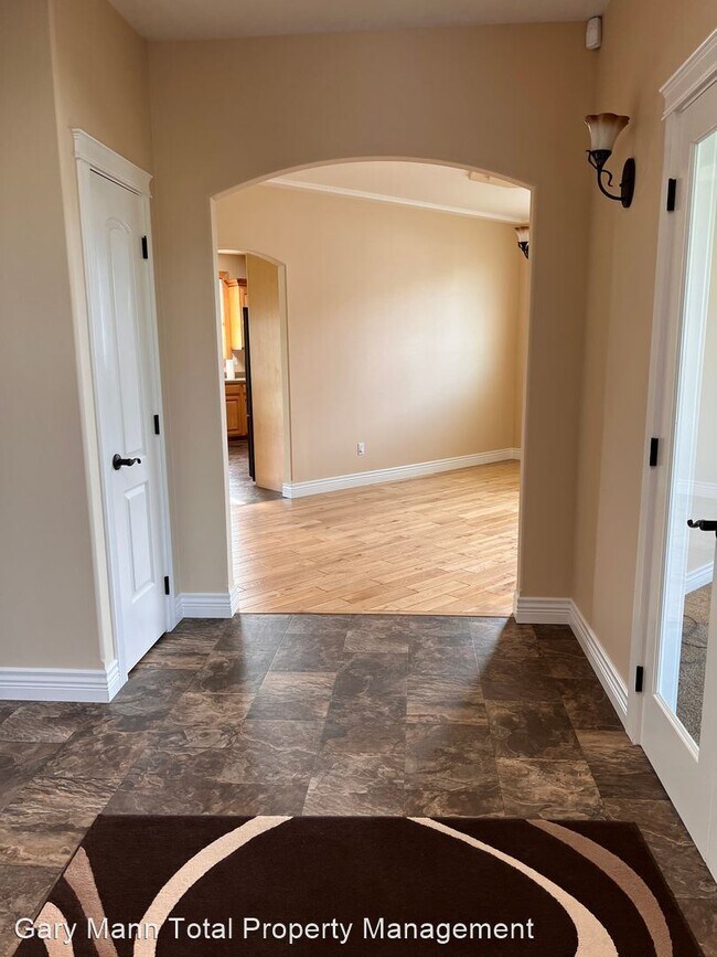 Building Photo - 4 br, 3 bath House - 907 Sand Dune Rd