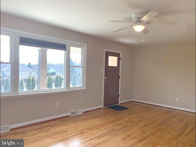 Building Photo - 561 Southwood Rd