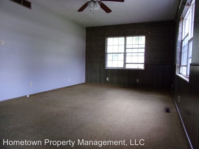 Building Photo - 724 Riverview Dr
