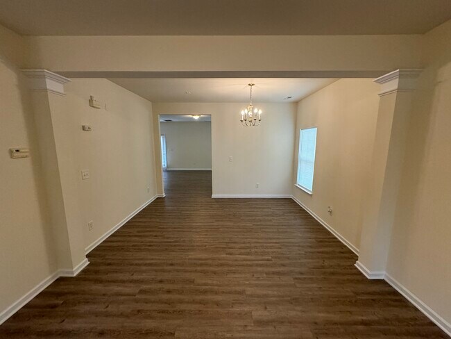 Building Photo - 1420 Ladora Dr