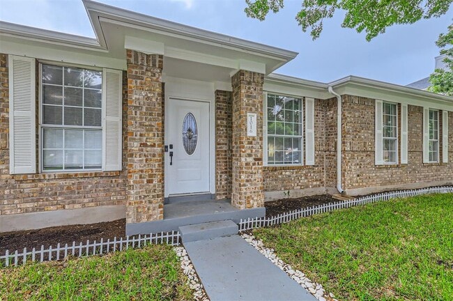Building Photo - 1016 Thackeray Ln