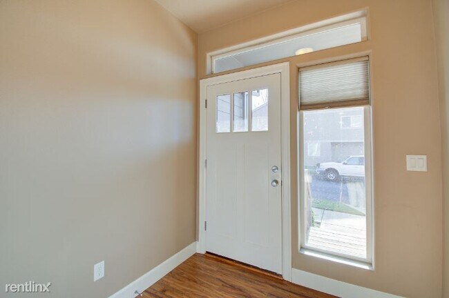 Building Photo - 3 br, 2.5 bath Townhome - 37985 Killarney St