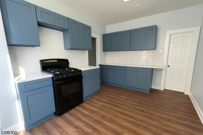 Building Photo - 55 Schley St