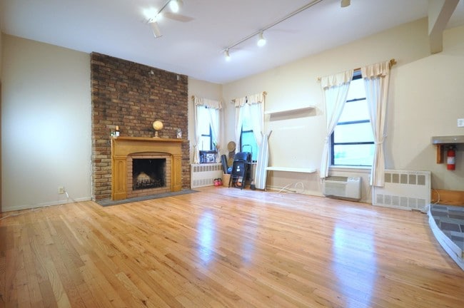 Building Photo - 234 E 35th St