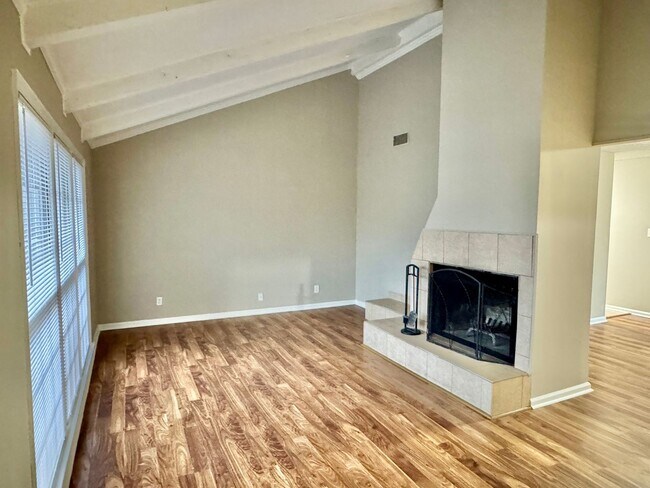 Building Photo - Stunning 3-Bedroom, 2-Bath Home!