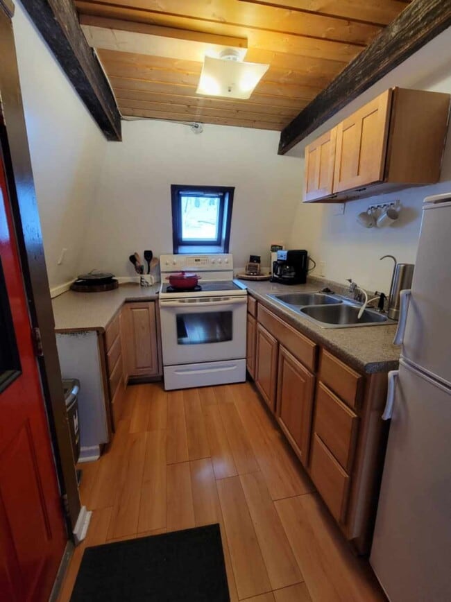 kitchen - 1715 Quechee West Hartford Rd