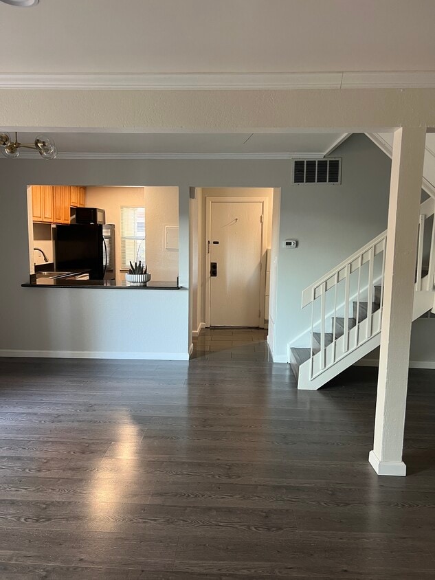 Primary Photo - 1520 Parkwood Pl