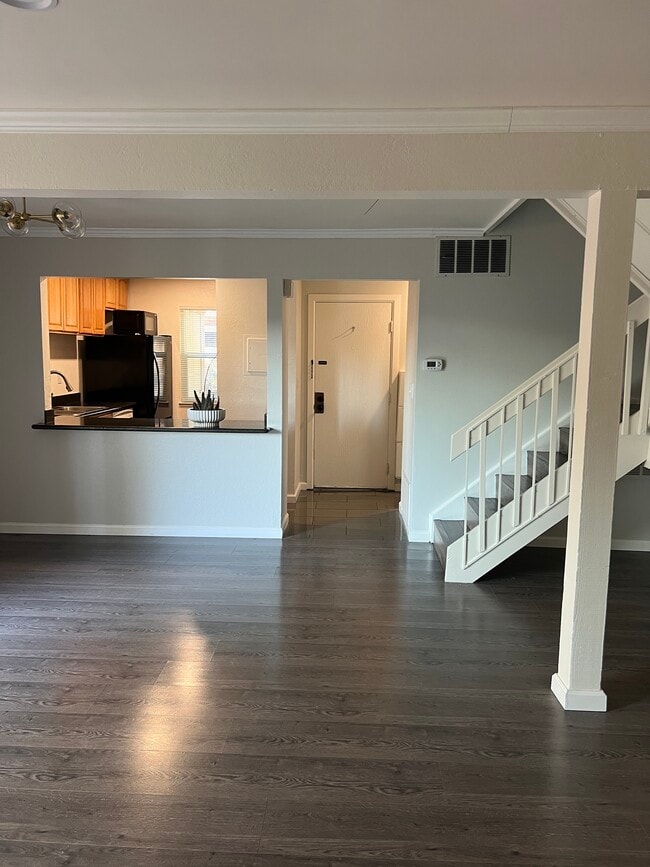 Building Photo - 1520 Parkwood Pl