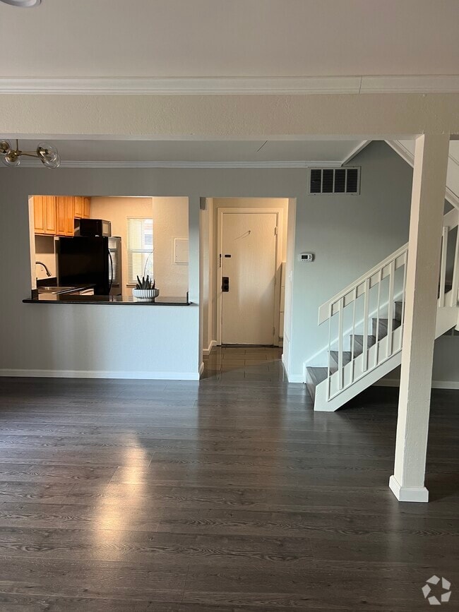 Building Photo - 1520 Parkwood Pl
