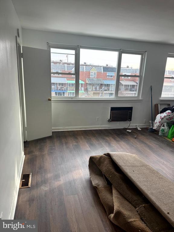 Foto del edificio - 7258 Mansfield Ave