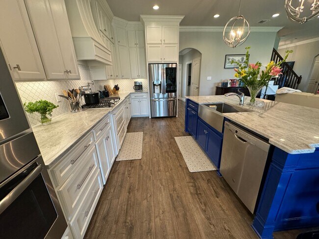 Building Photo - 629 Dumaine Dr