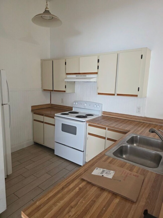 Foto del edificio - 6031 Scotchwood Glen