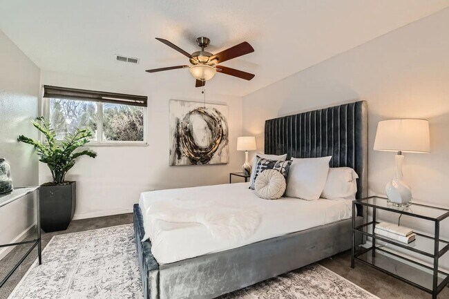 Foto del edificio - 1608 Cottonwood Dr