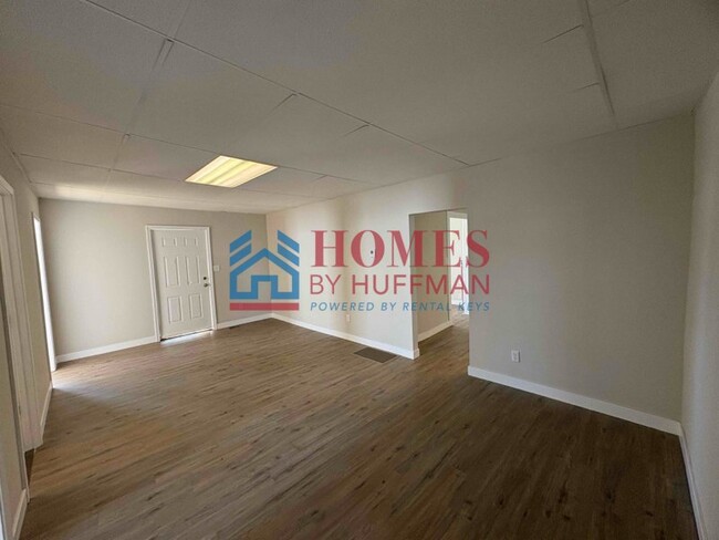 Foto del edificio - Four Bedroom House | Move In Ready