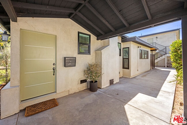 Building Photo - 2621 Veteran Ave