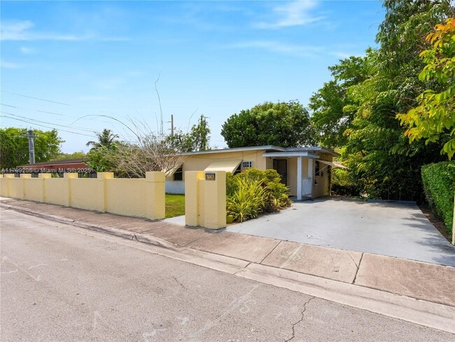 Building Photo - 6320 SW 58th Pl