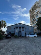 Building Photo - 17 Riverside Dr