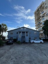 Building Photo - 17 Riverside Dr