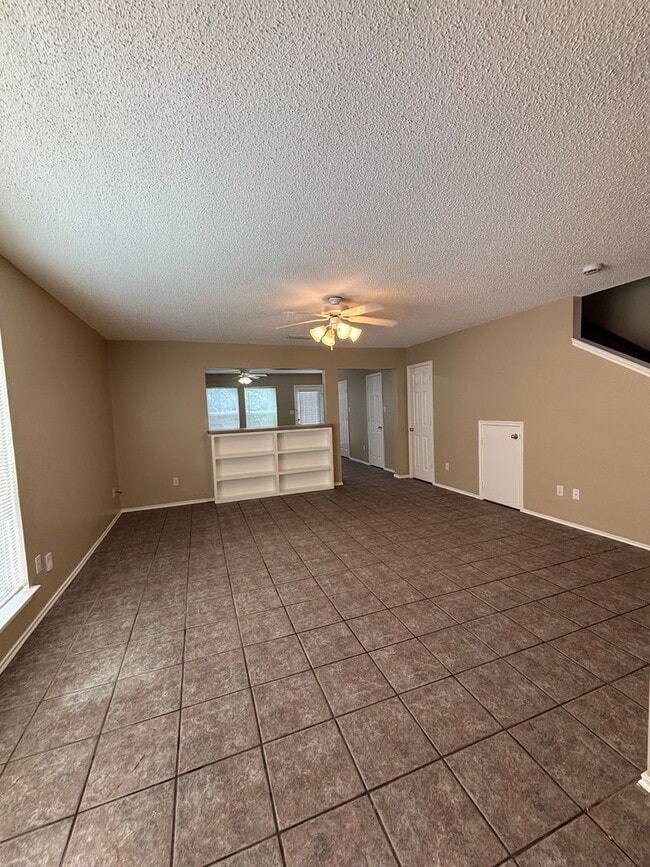 Building Photo - 7533 Kings Tr