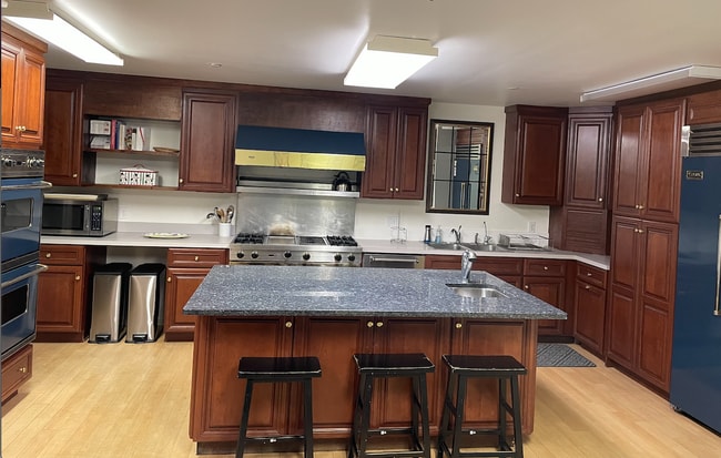 Gourmet Viking Kitchen - 15 Cannon Rd