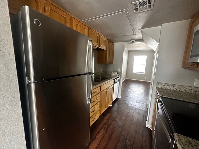 Building Photo - 600 Bagby Ave