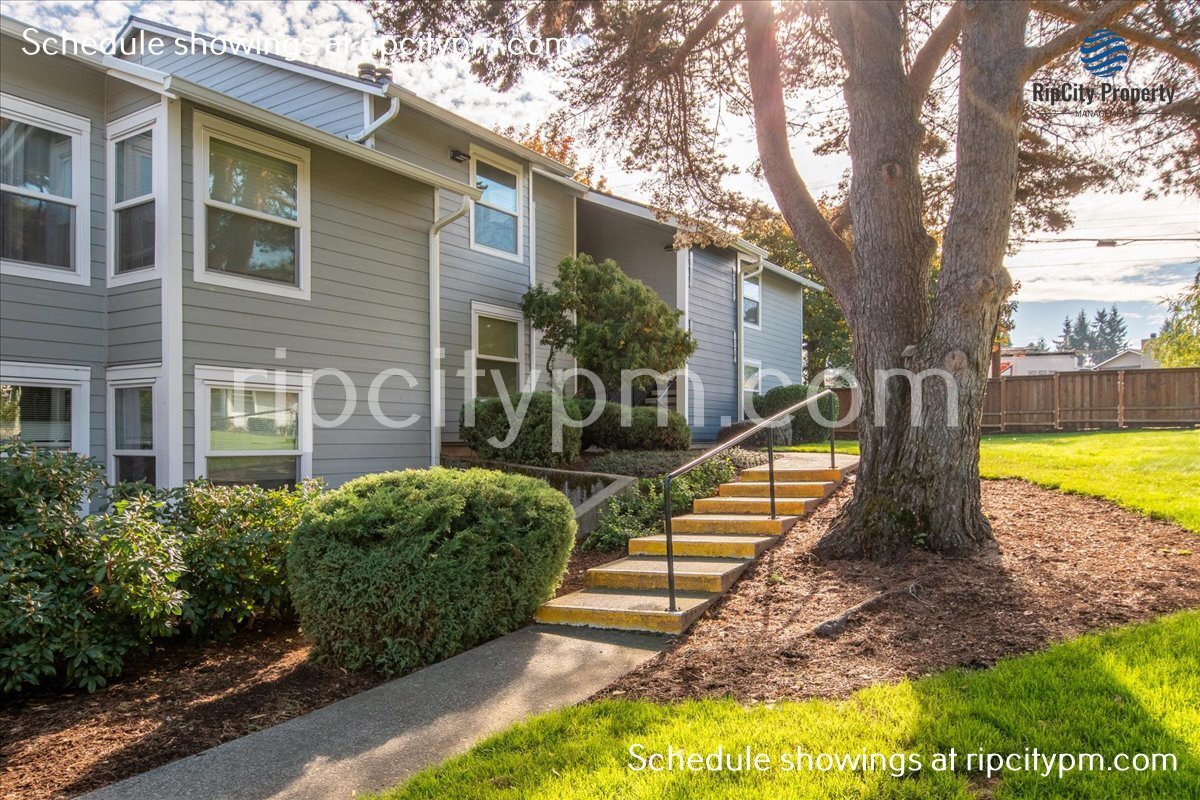 Foto principal - Charming 904 sqft 2-Bed Condo in Tualatin!