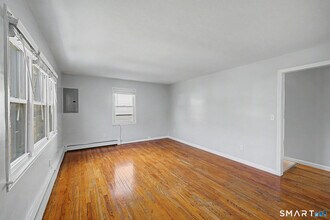 Building Photo - 22 Treat Ave