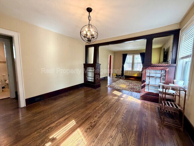 Foto del edificio - 1818 Kleber St