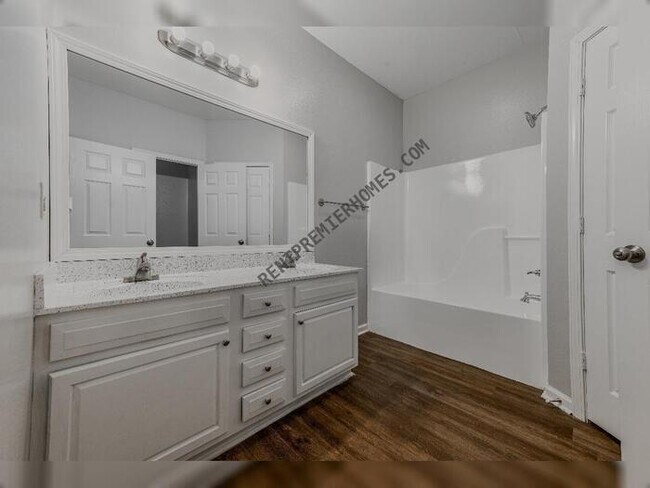 Foto del edificio - 3202 Fawn Dr